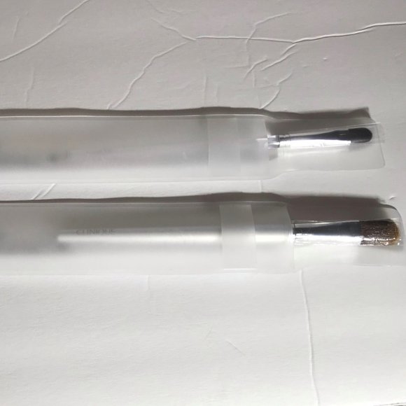 Clinique Makeup Set with 2 Eyeshadow Brushes. NIB. - Picture 8 of 8
